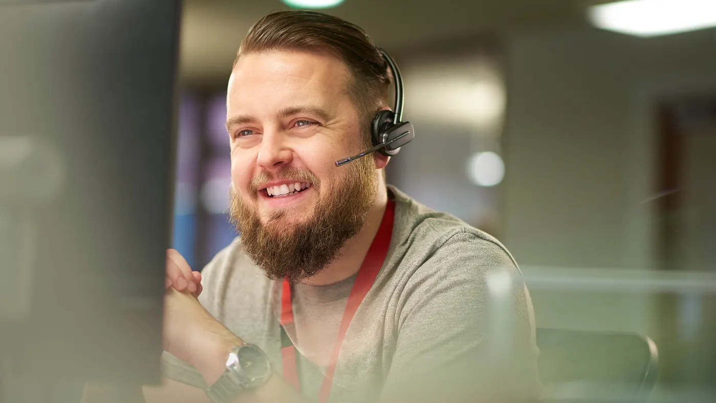 A real customer-service agent ready to help an ORUS shopper