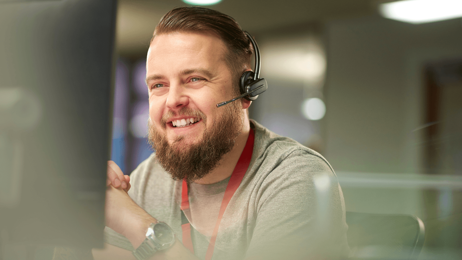 A real customer-service agent ready to help an ORUS shopper